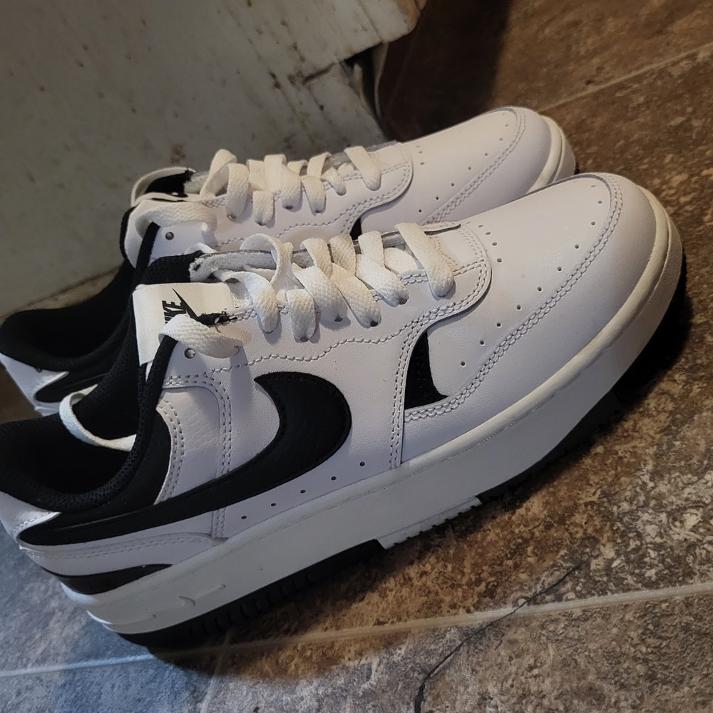 Nike White and Black Low-Top Sneakers with Swoosh